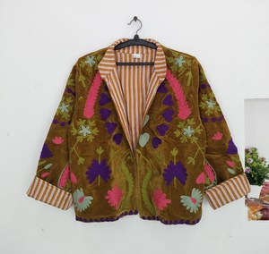 Chaqueta Boho Chic de Terciopelo Marrón Camel con Bordado Suzani y Vibrante Trabajo de Hilo Floral, Abrigo de Moda para Mujer Otoño Invierno - Product Image 1