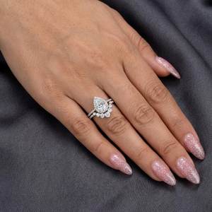 Anillo de Boda de Oro Blanco de 14K con Diamante Cultivado en Laboratorio de 2.01CT, Corte Pera, Estilo Étnico, Banda Curva, Certificado IGI, SPARKLING SPLENDOR, Regalo - Product Image 4