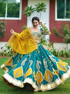 Lehenga Choli Étnico de Algodón Muslin con Bordado de Espejo y Encaje Kodi & Lampi, Diseño de Encaje Kodi Hecho a Mano en Algodón Muslin Completamente Cosido - Product Image 6
