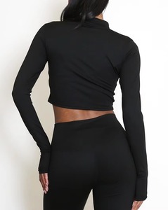 Ensemble 3 pièces pour femmes athlétiques : veste noire à fermeture éclair, soutien-gorge de sport et leggings de performance pour les entraînements, le yoga et la remise en forme - Product Image 4