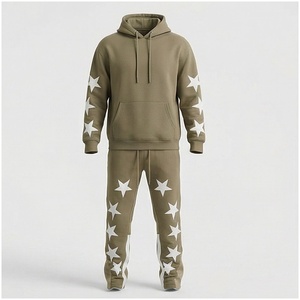 Ensemble de survêtement vert olive pour homme avec sweat à capuche et pantalon à étoiles blanches, coupe classique, tenue décontractée - Product Image 1