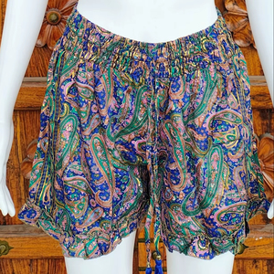 Shorts en soie pour femmes, imprimé Paisley, style bohème, taille élastique, cordon de serrage à pompons, pour l'été, la plage, décontracté, fluide, avec ourlet à volants - Product Image 1