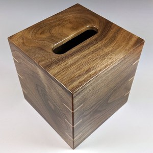 Boîte à mouchoirs en bois de noyer noir moderne et luxueuse avec logo personnalisé pour salle de bain, bureau, rangement – Boîte à mouchoirs en bois durable - Product Image 2
