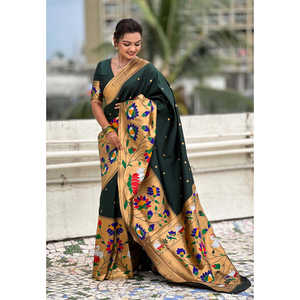 Sari en soie Paithani avec un concept vert bouteille moitié-moitié, grand bordure en zari tissé, écharpe et châle ethniques - Product Image 1