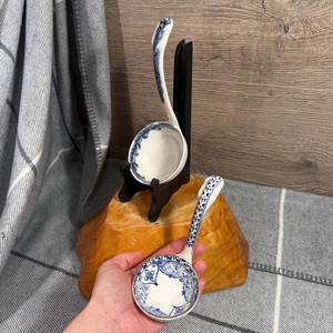 Nuevas cucharas creativas de cerámica azul y blanca, cucharas de mango largo, cucharas para el hogar y cucharas japonesas para sopa de UO - Product Image 1