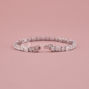 Brazalete de Diamantes con Diseño Elegante, Corte Redondo y Esmeralda, Diamantes Creados en Laboratorio con Claridad VVS para Mujer - Product Image 4