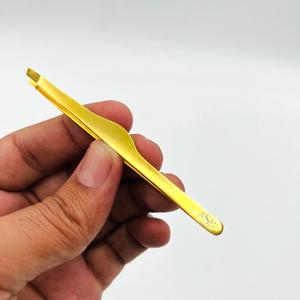 Pinzas para Cejas en Forma de S, Chapadas en Oro, de Acero Inoxidable, con Punta Inclinada, Impresión de Logotipo Personalizado, Pinzas para Cejas Doradas OEM - Product Image 5