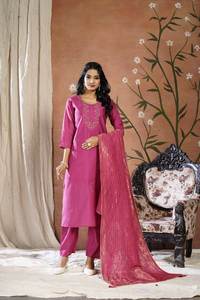 Ensemble Kurta en tissu romain de qualité supérieure, vente en gros, travail manuel, manches trois quarts, longueur mollet, avec pantalon en soie romaine et dupatta - Product Image 3