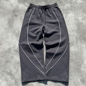 Pantalon de survêtement gris foncé pour homme, taille élastique avec cordon de serrage, bande latérale, coupe décontractée, tricoté, poids moyen, pour toutes les saisons - Product Image 1