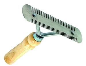 Peigne à curry double face réglable et réutilisable - Outil de toilettage vétérinaire en acier inoxydable avec manche en bois pour veaux, moutons, bovins, chèvres - Product Image 2
