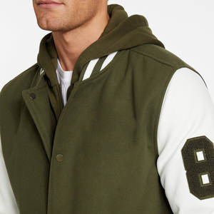 Veste varsity en toile premium pour homme |   Blouson bomber en polaire vert olive et blanc contrastant avec manches contrastées, style streetwear - Product Image 5