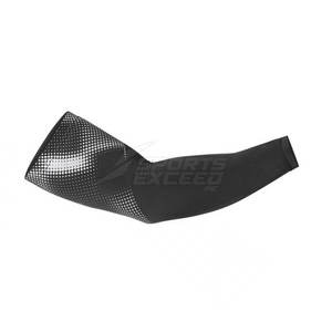 Manchons de bras pour homme sur mesure, respirants, légers, de haute qualité, 100 % polyester, avec logo personnalisé et design personnalisé. - Product Image 3