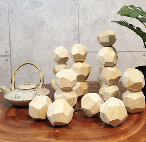 Adorno de Roca de Madera Tumi Ishi, Hecho con Madera Maciza para Equilibrio Creativo y Decoración de Interiores, Vietnam - Product Image 1