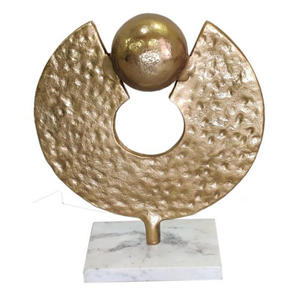 Sculptures décoratives modernes abstraites faites à la main, durables, idéales pour les cadeaux de mariage ou de remise de diplôme, artisanat en métal, art de table - Product Image 5