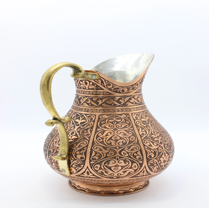 Pichet en cuivre élégant fabriqué en Inde avec des poignées en laiton ornées et un couvercle unique avec bouton, disponible à prix de gros. - Product Image 5