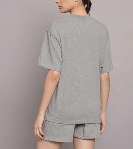 Ensemble deux pièces pour femme : sweat à capuche court zippé et short, avec logo personnalisé, en dentelle unie et boutons, de haute qualité - Product Image 3