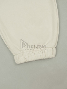 กางเกงวอร์มขาบานผ้าฟลีซพรีเมียม 400gsm สำหรับผู้ชาย ป้องกันขนร่วง ปักลายได้ตามสั่ง ทรงจ็อกเกอร์ หนานุ่ม ทรงหลวม ขาบาน สไตล์ลำลอง - Product Image 4