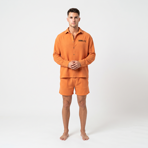 Camisa de hombre de corte holgado a la moda con botones y pantalones cortos a juego, conjunto casual. - Product Image 1