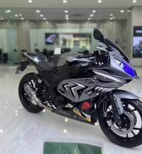 Motocicleta Deportiva BMW1 de 400cc |   Motor de Dos Cilindros Refrigerado por Líquido con Inyección Electrónica de Combustible |   Oferta Especial del Fabricante |   Rendimiento de Primera Clase al Estilo Alemán - Product Image 4