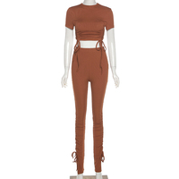 Ensemble deux pièces décontracté et tendance pour femme : haut et pantalon ajusté au-dessus du genou en tissu chevron lavé et écologique