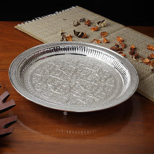 Plateaux ronds décoratifs finition argentée, design moderne, fournitures pour restaurants et hôtels, plateau et plat de service en laiton pour table, prix abordable - Product Image 3