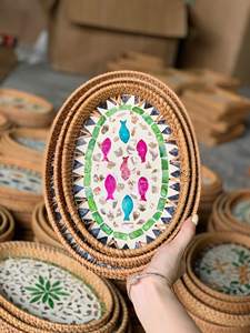 Plateau en rotin et nacre fait main, design tressé naturel, pour service décoratif et présentation de table, Vietnam - Product Image 2