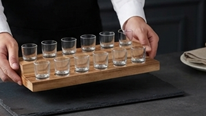 Portavasos artesanal de madera, elegante y duradero, organizador perfecto para el hogar, la cocina y el comedor, procedente de la India. - Product Image 2