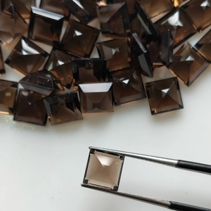 ควอตซ์สโมคกี้ธรรมชาติ 8 มม. ทรงสี่เหลี่ยมเจียระไนแบบสเต็ปคัท คุณภาพดีที่สุด พลอยเม็ดเดี่ยวสำหรับทำเครื่องประดับและสร้อยคอ - Product Image 3