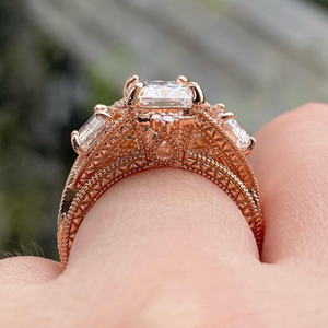 Anillo original de compromiso de corte radiante original de 4 quilates más vendidos en oro amarillo de 18K Anillos de joyería fina al por mayor - Product Image 4