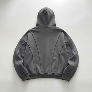 Sweat à capuche Outclass avec détails ton sur ton et une silhouette raffinée, conçu pour les marques de mode haut de gamme et le streetwear de prestige. - Product Image 2
