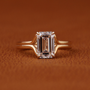Anillo de Compromiso Solitario con Diamante Cultivado en Laboratorio, Corte Esmeralda de 2 Quilates, Oro Amarillo de 14K/18K, Anillo de Boda para Mujer - Product Image 1