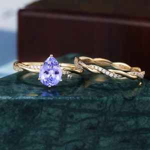 Anillo de Compromiso con Tanzanita en Forma de Pera, Anillo de Novia Vintage con Moissanita, Joyería de Boda en Oro Amarillo - Product Image 3