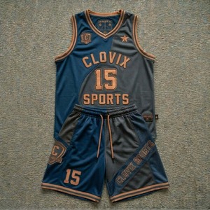 Ensemble d'uniformes de basketball personnalisés par sublimation – Meilleur prix de gros – Maillot et short de basketball pour hommes Clovix Sports - Product Image 1