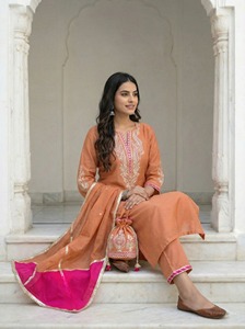 Conjunto de Kurta de Fiesta en Seda con Bordado Gota Peach Mal Chanderi, Corte en A - Product Image 5