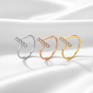 แหวนหมั้นเพชรทรงกลมเจียระไนบริลเลียนต์ 0.50 กะรัต ดีไซน์แบบ Bypass Shank ประดับเพชรซิคอน 5 เม็ด วัสดุเงินแท้ 925 ดีไซน์ทันสมัย เหมาะสำหรับเป็นของขวัญในโอกาสวันครบรอบแต่งงานหรืองานเลี้ยง - Product Image 4