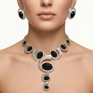 Elegante Conjunto de Collar y Pendientes de Latón Chapado en Oro Negro, Estilo Victoriano, Joyería de Boda, Accesorio de Moda Chic - Product Image 2