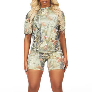 Conjunto de camiseta y pantalones cortos Premium Lounge para mujer, ropa deportiva de yoga y fitness, logotipo personalizado, estilo profesional - Product Image 3