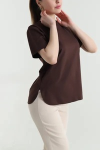 เสื้อยืดคอเต่าแขนสั้นทรงปกติสำหรับผู้หญิง EVER GLOW สีพื้น ผ้าฝ้าย 100% ระบายอากาศได้ดี ป้องกันรังสียูวี - Product Image 3