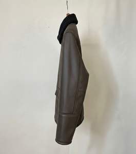 Veste en cuir de vache véritable pour homme avec col en fourrure, style aviateur d'hiver, fabricant OEM/ODM sur mesure - Product Image 3