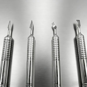 Pousse-cuticules chirurgical Ovexa à double tête réutilisable en acier inoxydable pour manucure, avec pointe affûtée pour le retrait du vernis à ongles - Product Image 6
