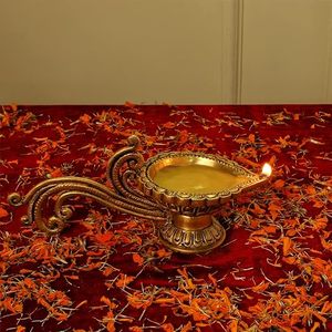 Lampe à huile traditionnelle indienne en laiton faite à la main pour la décoration de la maison et les décorations festives - Product Image 4