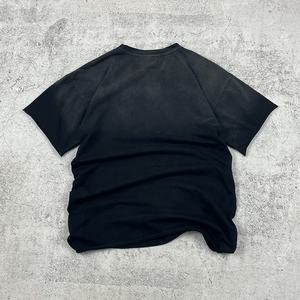 เสื้อยืดผู้ชายคุณภาพสูงแบบขายส่ง สีดำทรงโอเวอร์ไซส์ ลุคซันเฟด ดีไซน์ดิสเทรส พร้อมรับสกรีน DTG - Product Image 2