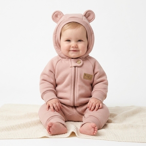 Conjunto de chándal unisex al por mayor para bebé con capucha de orejas de oso, de elastano/algodón, con cremallera oculta, lindo conjunto de sudadera con capucha de forro polar y pantalones jogger para bebé. - Product Image 1