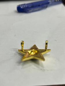 Pins de Solapa Metálicos de Lujo Personalizados al por Mayor con Decoración de Encaje y Fijación Magnética para Uniformes y Productos Promocionales - Product Image 2