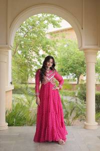 Robe Anarkali traditionnelle pour femmes, longue, rose, imprimé Bandhani, patchwork Kutchi, coupe ample, robe de festival indienne Navratri - Product Image 2