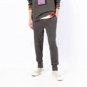 Pantalón de corte regular para hombre, estilo moderno con bolsillos laterales, ideal para uso diario y cómodo para llevar todo el día. - Product Image 2