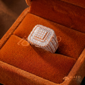 แหวนทรงสี่เหลี่ยมประดับเพชรแบบเรียงชั้นสีโรสโกลด์ |   เหรียญหินทรงบาแกตต์และทรงกลมที่มีเอกลักษณ์เฉพาะตัว |   วงฮิปฮอปชุบทองคำสีกุหลาบ 18K - Product Image 3