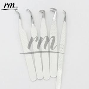 Pince à cils à pointe en fibre de volume avec prise en diamant avec logo personnalisé Pince à cils en acier inoxydable à 90 degrés avec marque privée - Product Image 1