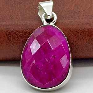Pendentif en forme de croix en alliage de cuivre et rubis, fait main, haute qualité, bijoux de qualité supérieure pour femmes, vente en gros - Product Image 1