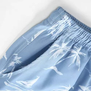 Short de bain athlétique pour homme en toile 100 % coton respirante, imprimé numériquement motif palmiers bleu clair, avec cordon de serrage - Product Image 4
